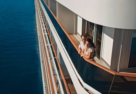 LLEVATE CABINA CON BALCÓN A PRECIO DE CABINA CON VISTA AL MAR