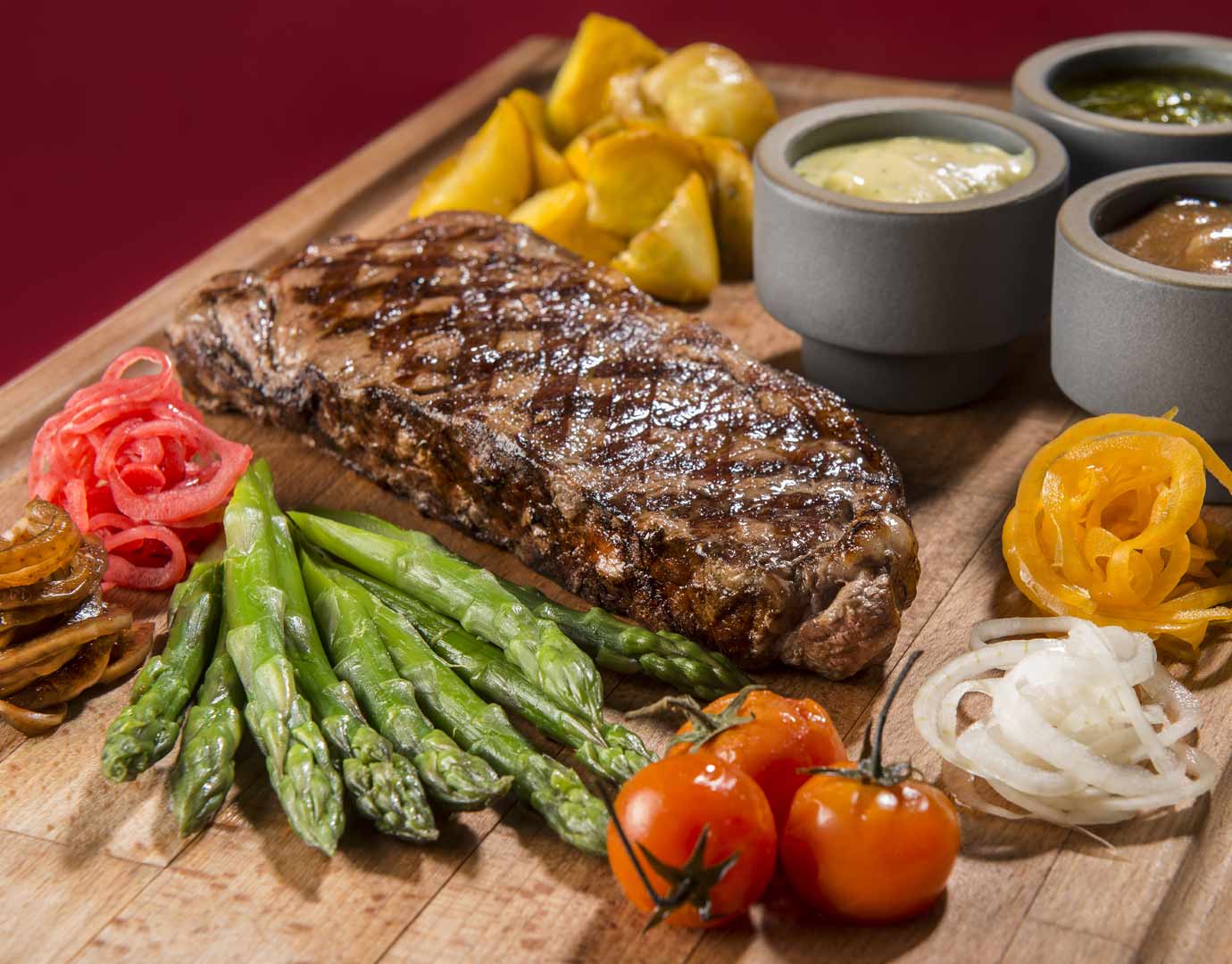 Grilled steak with asparagus, roasted potatoes, and sauces served onboard | MSC Cruises Grilled steak with asparagus, roasted potatoes, and sauces served onboard | MSC Cruises