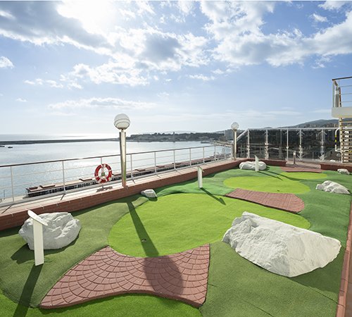 Minigolf, MSC Orchestra | MSC Cruises